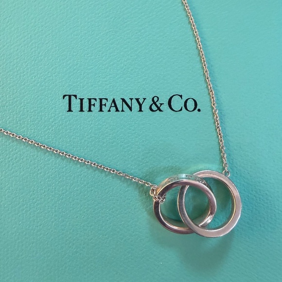 Tiffany & Co. Interlocking Circles Pendant in Silver - Picture 6 of 11
